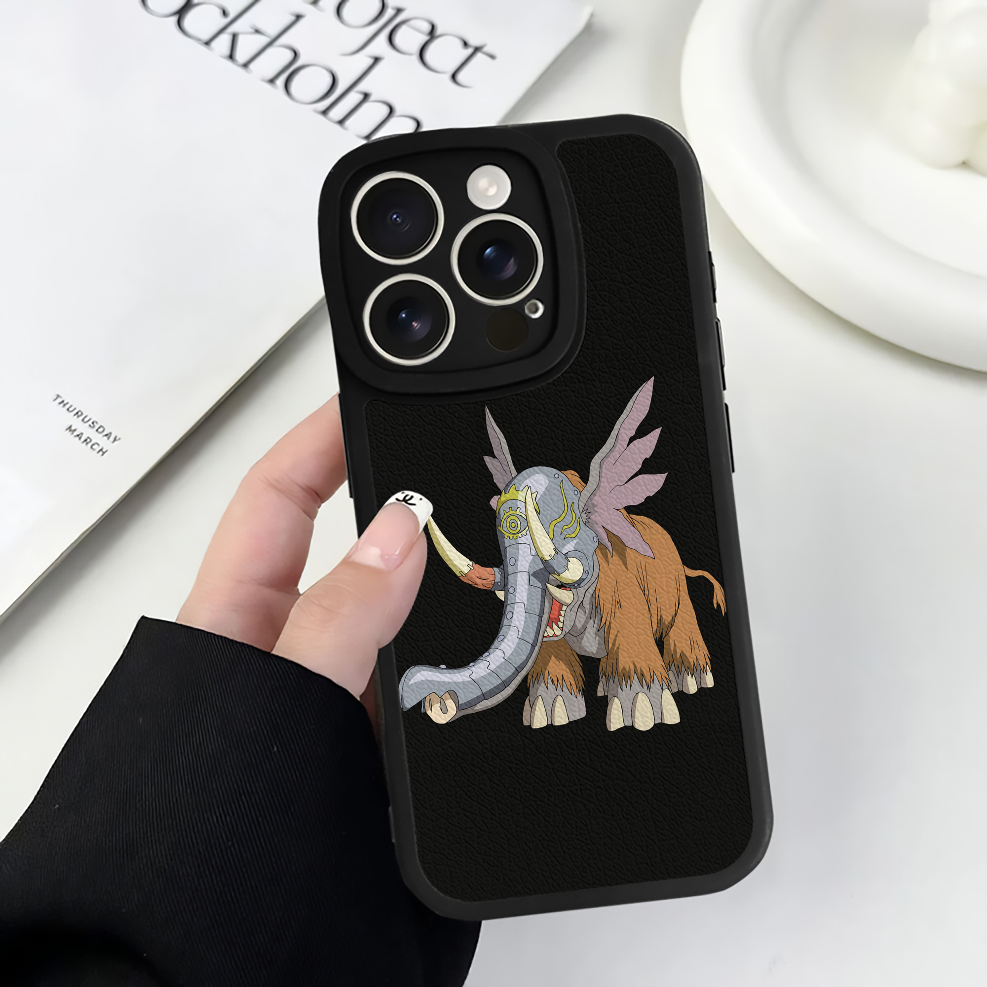 （画像用） Digimon デジタルモンスター/デジモン 【iPhone 16シリーズ対応】シリコンスマホケース（レザー調） 材質：シリコン